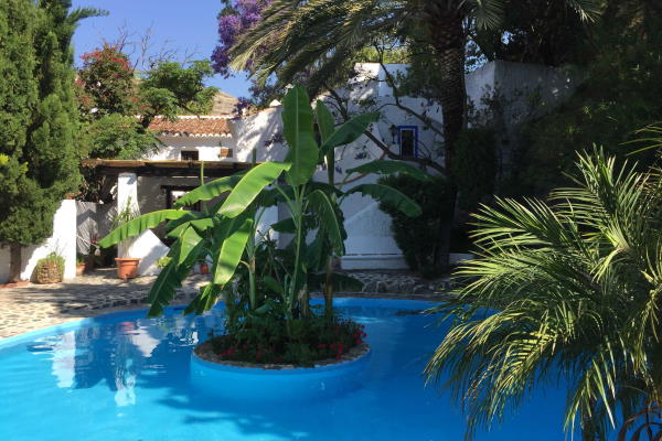 Ayuboa Reisen Ayurveda Yoga Poollandschaft 6