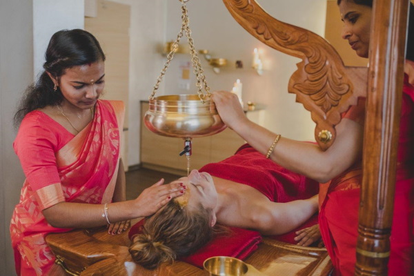 Ayurveda Yoga Reisen Ayuboa Kunzmanns Kopfmassage 6