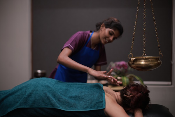 Ayurvedabehandlung Massage Indien 6
