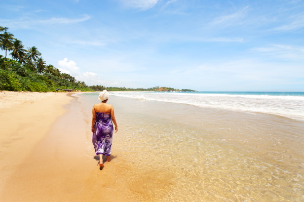 Ayuboa Reisen Ayurveda Yoga Villa Garulli Abendlicht Yoga Garten 6