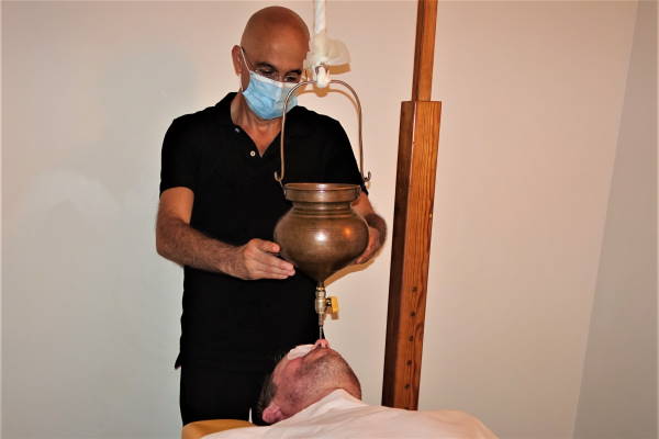 Ayuboa Reisen Ayurveda Yoga Madeira Shirodhara